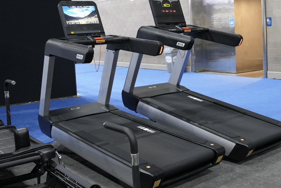 Muscle D Fitness - V2 Touch Screen Commercial Treadmill